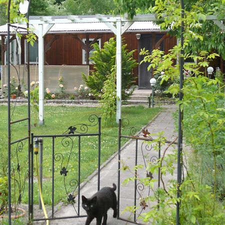 Bungalow Im Maerchengarten Krauschwitz Exteriör bild